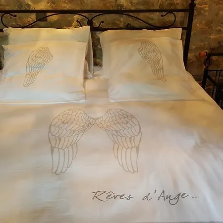 Bed & Breakfast Le Donjon Des Combes Et Son *