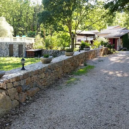 Le Donjon Des Combes Et Son *